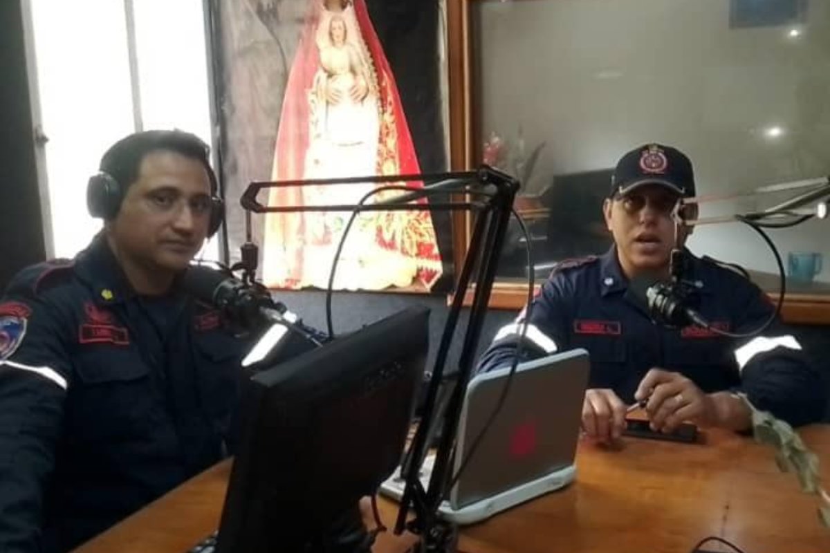 Programa Radiofónico "Contacto Bomberil y Comunidad" "Gerencia de Educación"